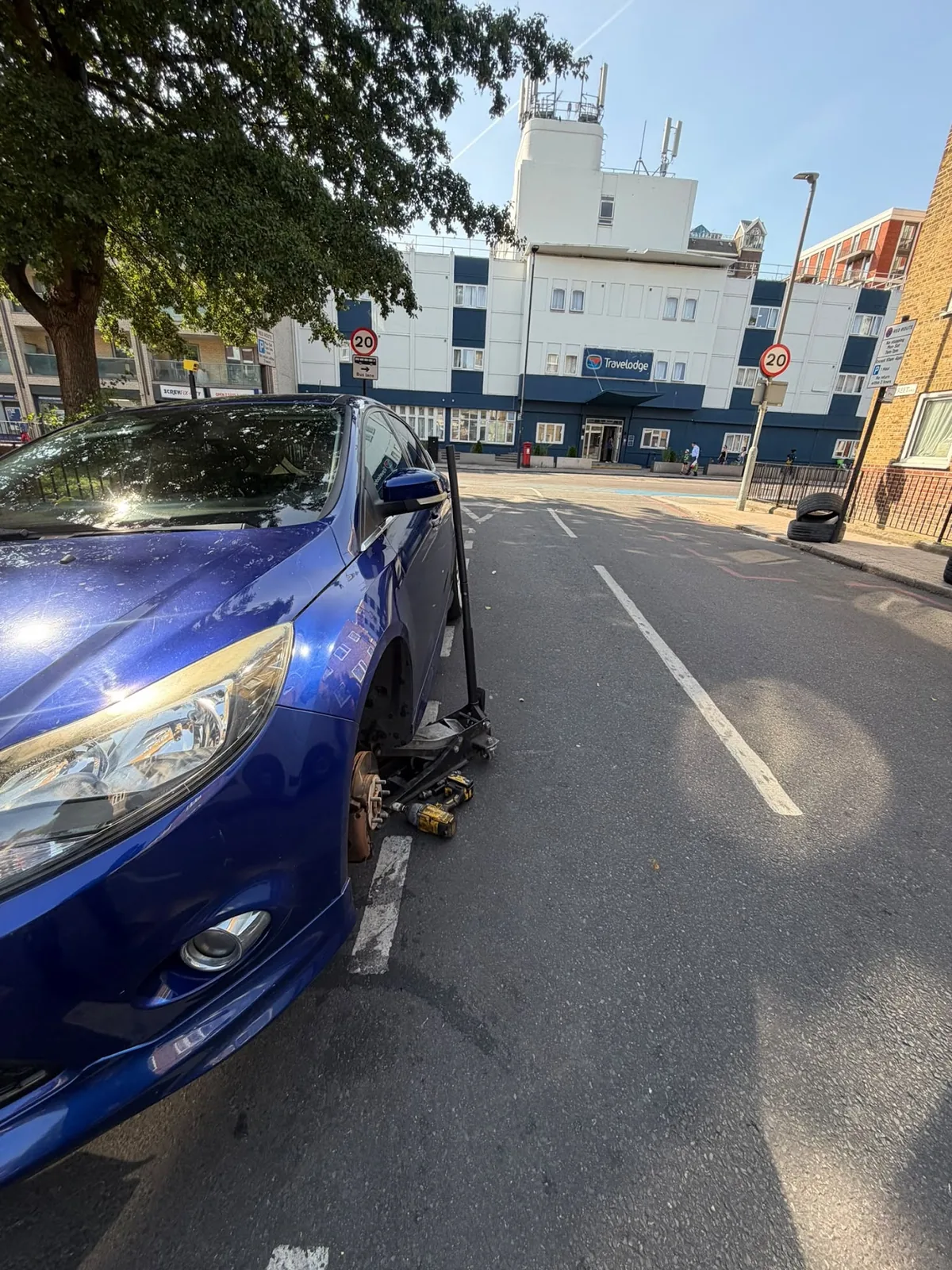 Mobile tyre service at a customer location in Guildford
