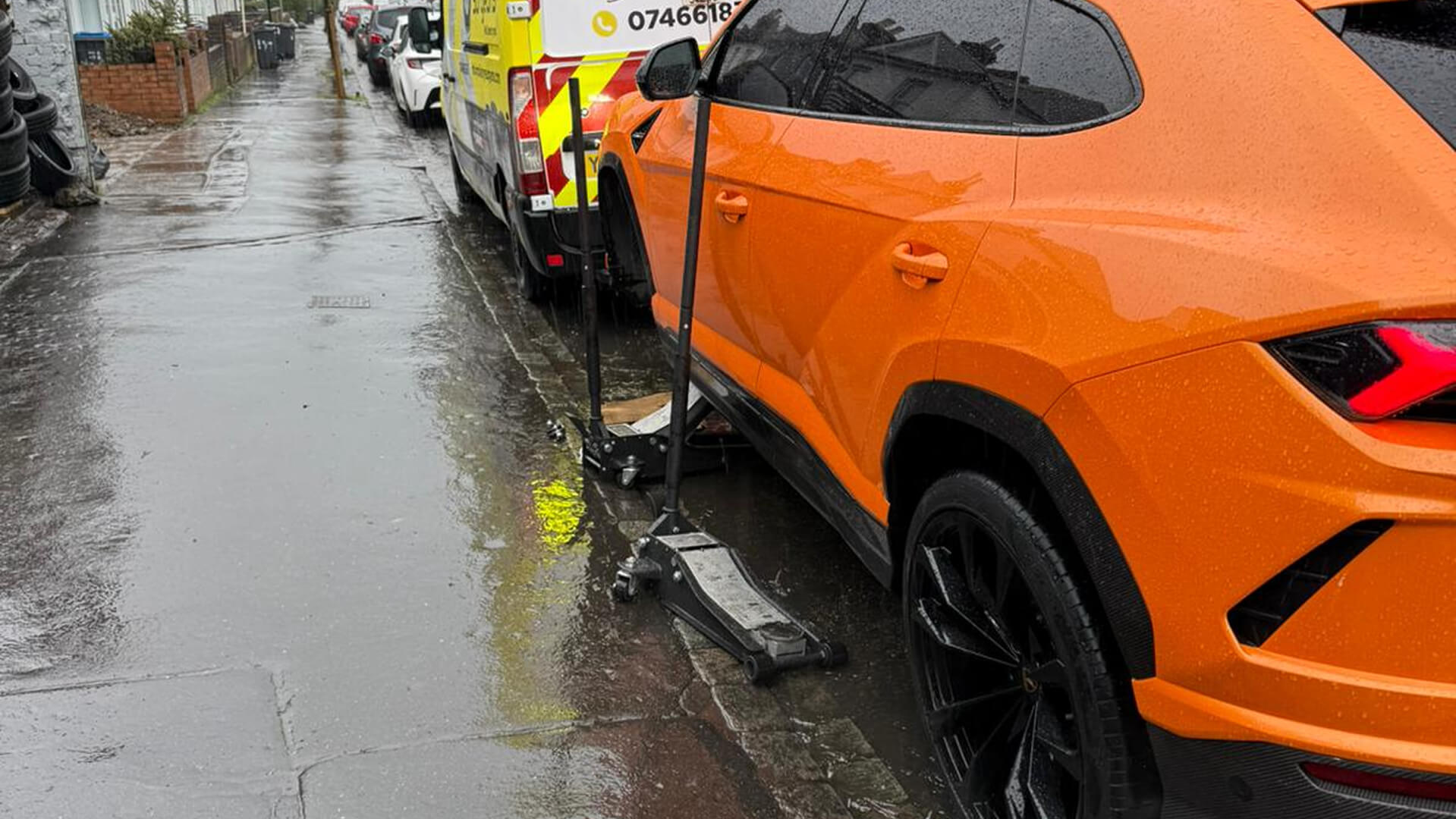 Performance vehicle mobile tyre fitting