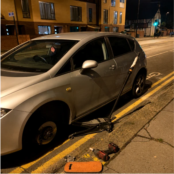 Night-time mobile tyre fitting callout