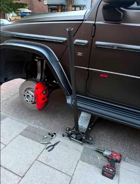 Onsite tyre service for a premium vehicle